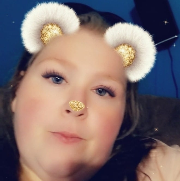 Profile Picture of Kelly Forshay (@kbugg_04) on Poshmark