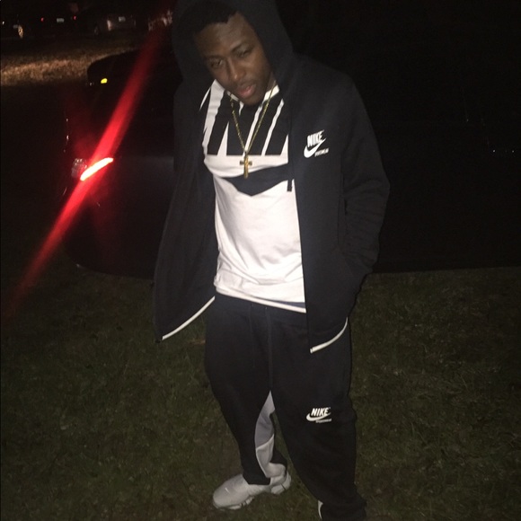 Profile Picture of Creez Creez (@creezedup4) on Poshmark