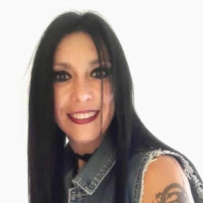 Profile Picture of Caroline Roux (@Carolin29521310) on Twitter