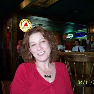 Profile Picture of Vivian Chapman (@strdr3mr) on Myspace