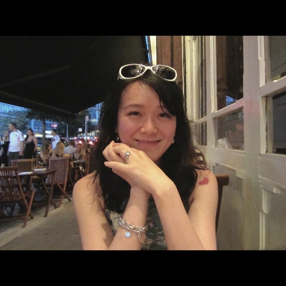 Profile Picture of Wendy Zhu (@raindida) on Poshmark