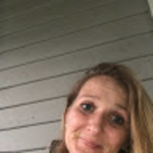 Profile Picture of Cassie Walker (@cfwalker8125) on Poshmark