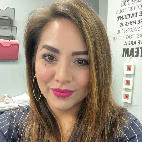 Profile Picture of Rosa Torrez (@rosa_torrez) on Poshmark