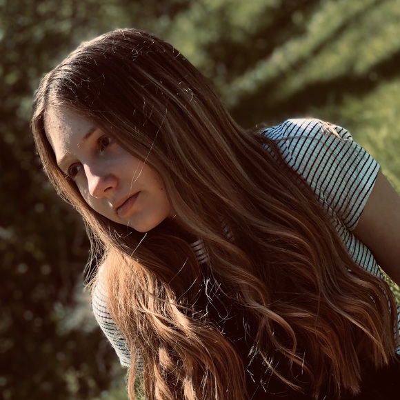 Profile Picture of Penelope Hogeland (@penelopejaneh_) on Poshmark