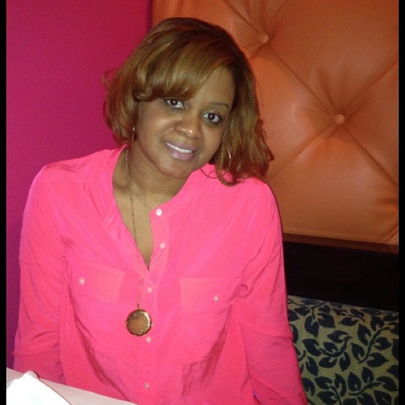 Profile Picture of Carla Fearon (@carlaash) on Poshmark