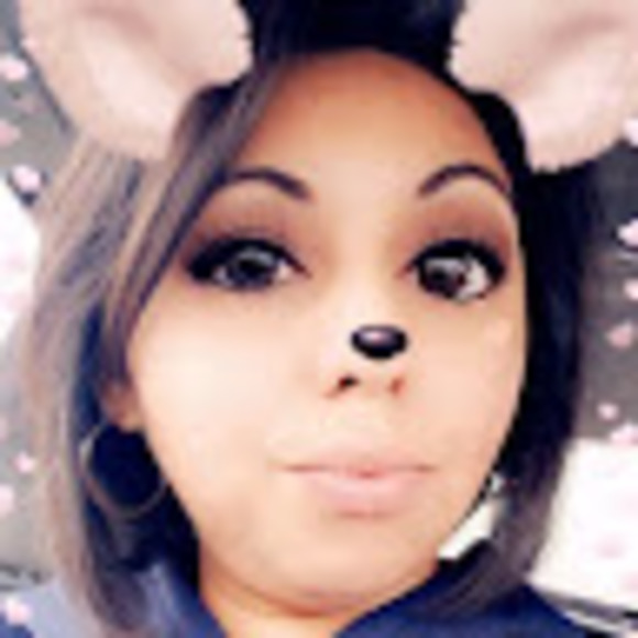 Profile Picture of Valerie Sorilla (@valeriesorilla) on Poshmark