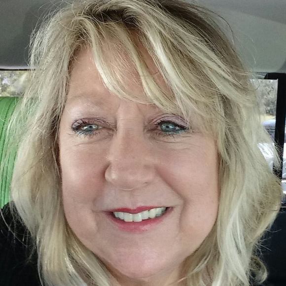 Profile Picture of Sherry Ramsey (@sherryloop) on Poshmark