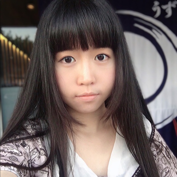 Profile Picture of Violet Wong (@thevioletrabbit) on Poshmark