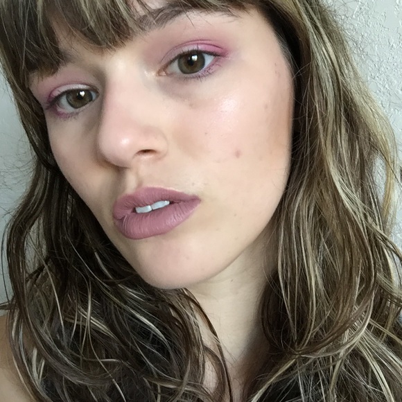 Profile Picture of Amber Travis (@amber1346) on Poshmark