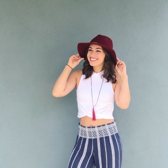 Profile Picture of Shelby Lomack (@shelbylomack) on Poshmark