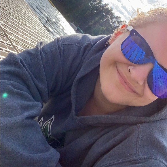 Profile Picture of Brooke Nikolas (@bnikolas6) on Poshmark