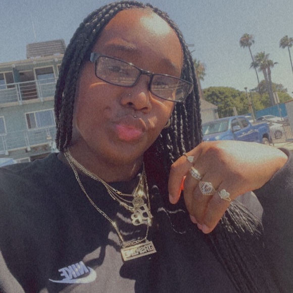 Profile Picture of Jasmine Horton (@jasmiinee0314) on Poshmark