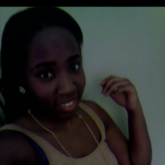 Profile Picture of Bree Thomas (@breannia17) on Poshmark