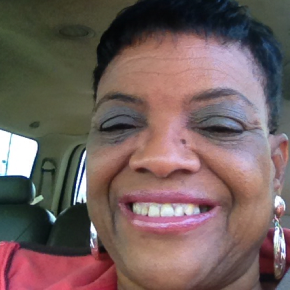 Profile Picture of Donna Evans (@dmarie1960) on Poshmark