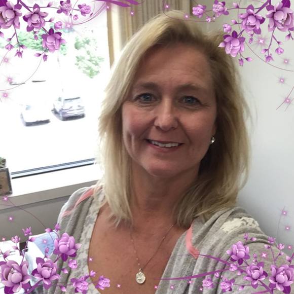 Profile Picture of Loren Harper (@loren_harper) on Poshmark