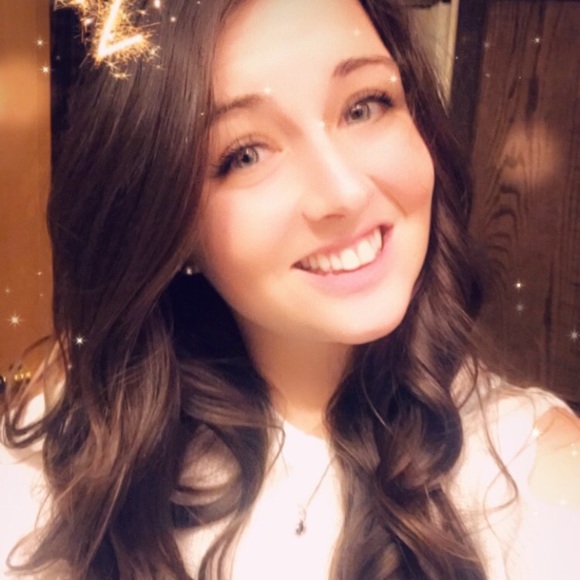 Profile Picture of Mckenna Vandervort (@mackjv12) on Poshmark