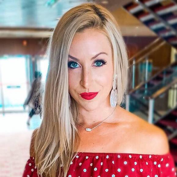 Profile Picture of Haley Peck (@haleypeck613) on Poshmark