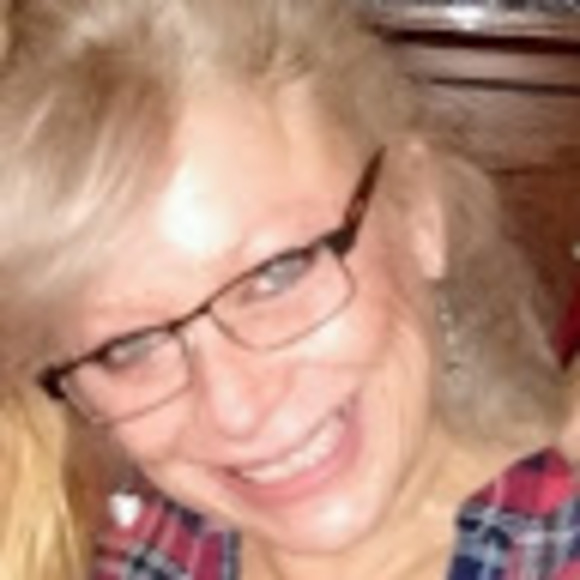 Profile Picture of Tina Nedley (@tnedley) on Poshmark