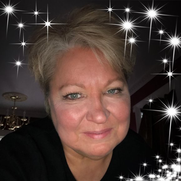Profile Picture of Beth Pavlock (@bethpavlock) on Poshmark