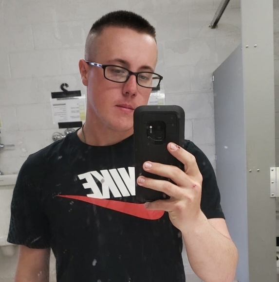 Profile Picture of Christopher Harriger (@c_harriger) on Poshmark