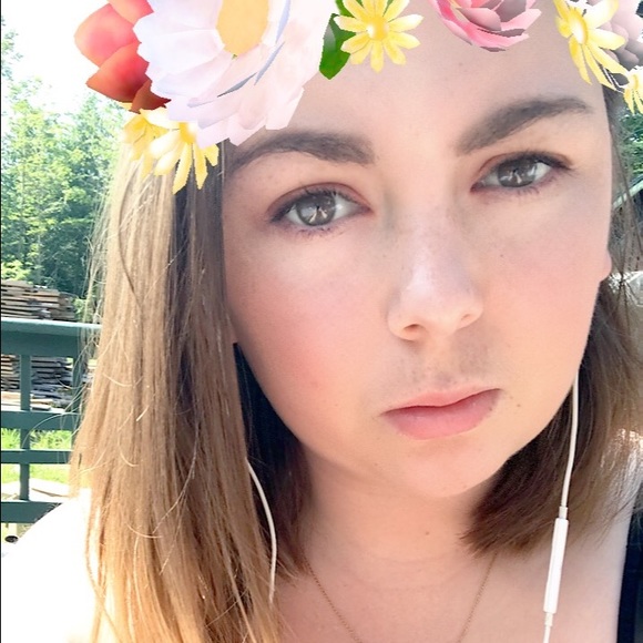 Profile Picture of Alex Nuwer (@anuwer1218) on Poshmark