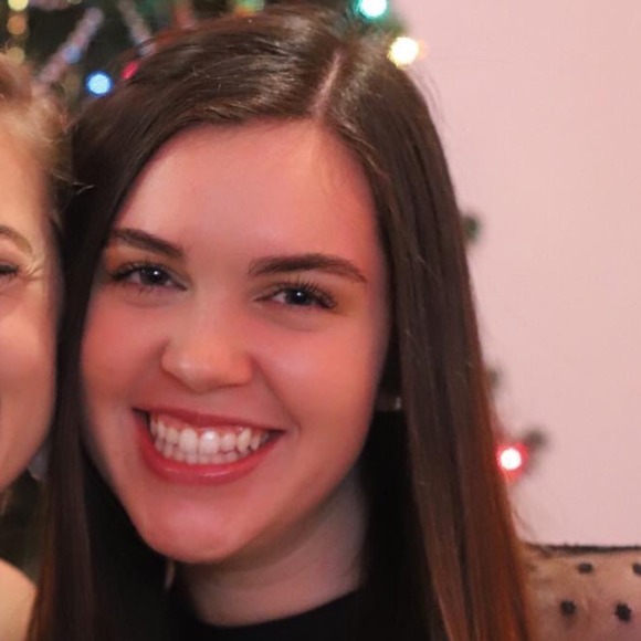 Profile Picture of Olivia Parsons (@livparsons01) on Poshmark