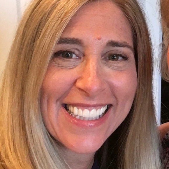 Profile Picture of Robin Engler (@wish128) on Poshmark