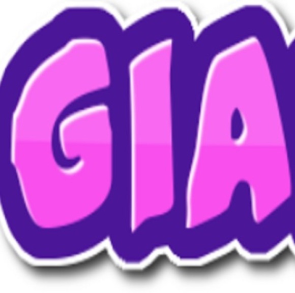 Profile Picture of Gianna Moore (@gsvlogsandmoore) on Poshmark