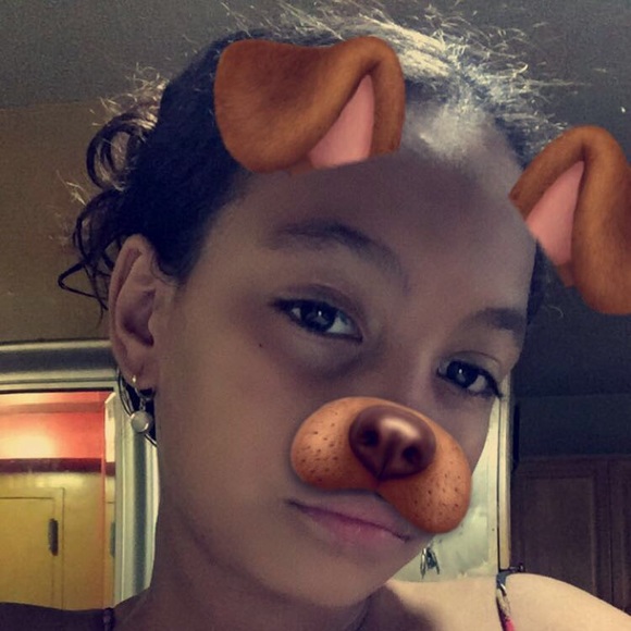 Profile Picture of Merchelly Amarante (@mechi24) on Poshmark