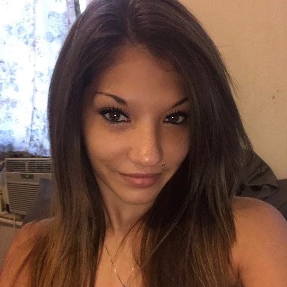 Profile Picture of Cheri Thompson (@cheri0227) on Poshmark