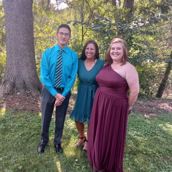 Profile Picture of April Allen (@aallen752004) on Poshmark