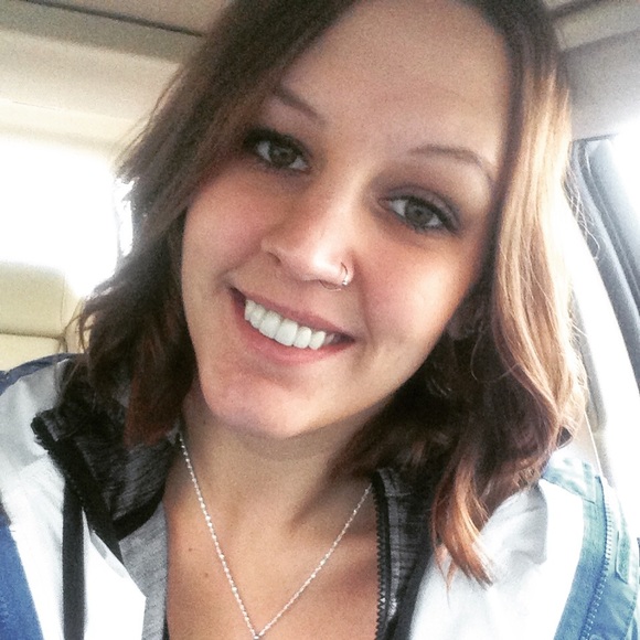 Profile Picture of Genesis Pearson (@gfpearson) on Poshmark