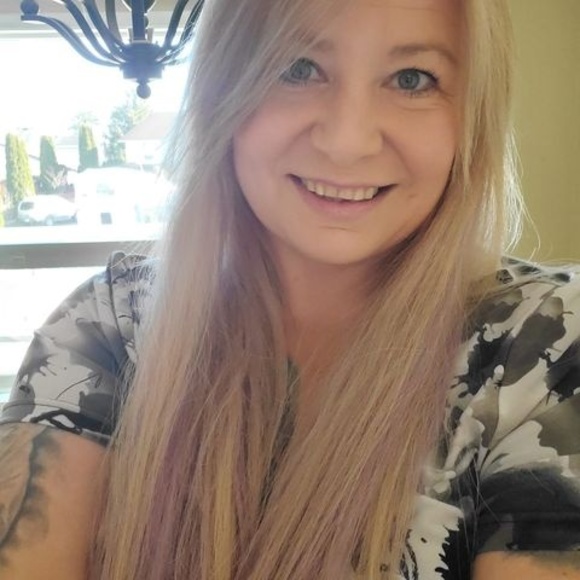 Profile Picture of Erin Conroy (@econroy73) on Poshmark