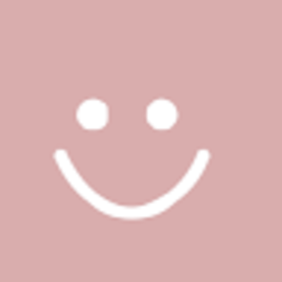 Profile Picture of Bella Davidge (@belladavidge93) on Poshmark