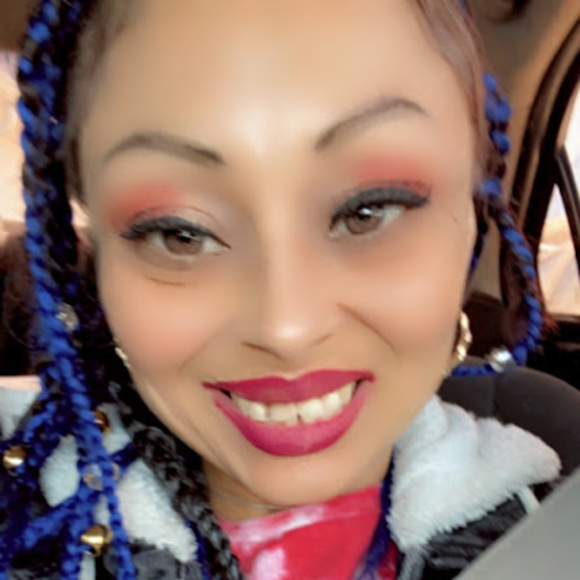 Profile Picture of Christina Cruz (@christinacru131) on Poshmark