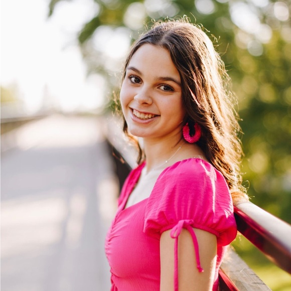 Profile Picture of Lily Ruiz (@lilruiz655) on Poshmark