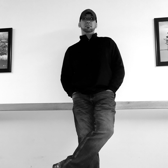 Profile Picture of Matt Sanford (@mattsanford00) on Poshmark