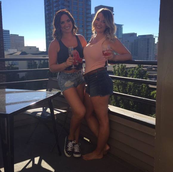 Profile Picture of Carley Mackinnon (@carleymackinnon) on Poshmark