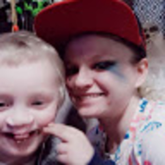 Emmaline Luethmers - Poshmark Profile Picture of Emmaline Luethmers (@emmalinel1995) on Poshmark