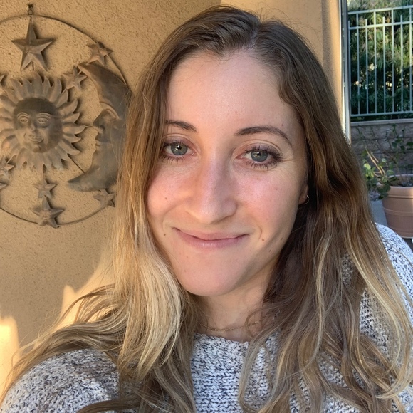 Profile Picture of Julie Sahyoun (@julie_sahyoun) on Poshmark