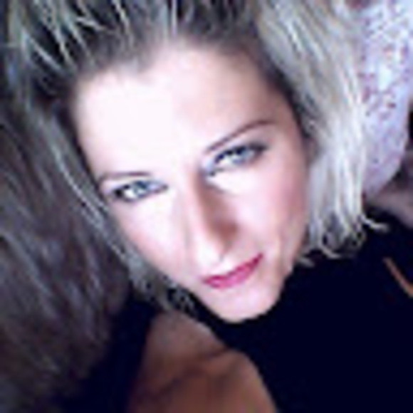 Profile Picture of Joanna Ajzenbart (@joannaajzenbart) on Poshmark