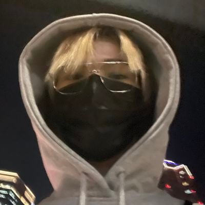 Profile Picture of zoe (@sunk92143) on Twitter