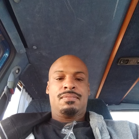 Profile Picture of Maurice Vasser (@maurice_vasser) on Poshmark