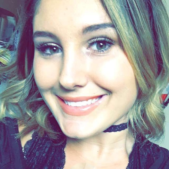 Profile Picture of Sophia Lazzerini (@sglazz13) on Poshmark