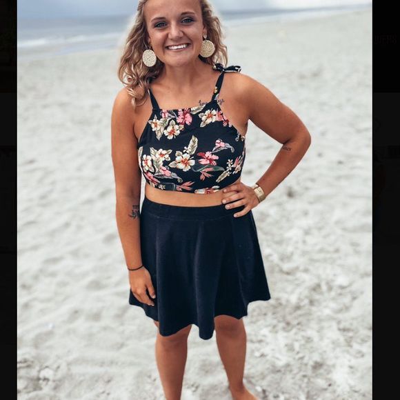 Profile Picture of Mariah Zickefoose (@mariahzickefoos) on Poshmark