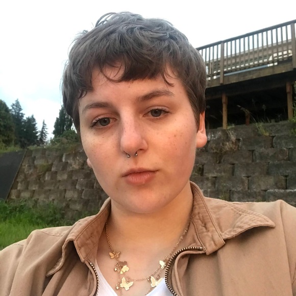 Profile Picture of Amelia Hamilton (@amelia3215) on Poshmark