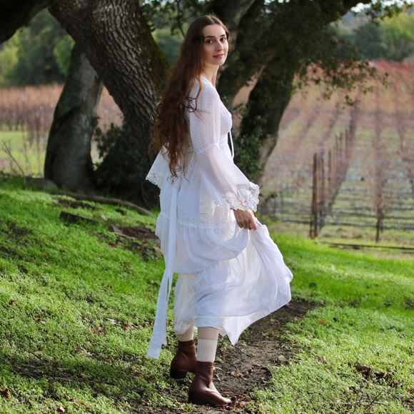 Profile Picture of Emmaline Jones (@willowflower23) on Poshmark