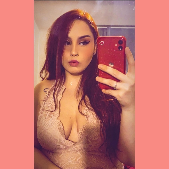 Profile Picture of Tina Mancinelli (@tinamancinelli) on Poshmark