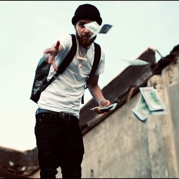 Profile Picture of Alexis Alvidrez (@alexisalvidr100) on Poshmark