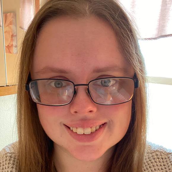 Profile Picture of Kelli Formanek (@kelliformanek25) on Poshmark